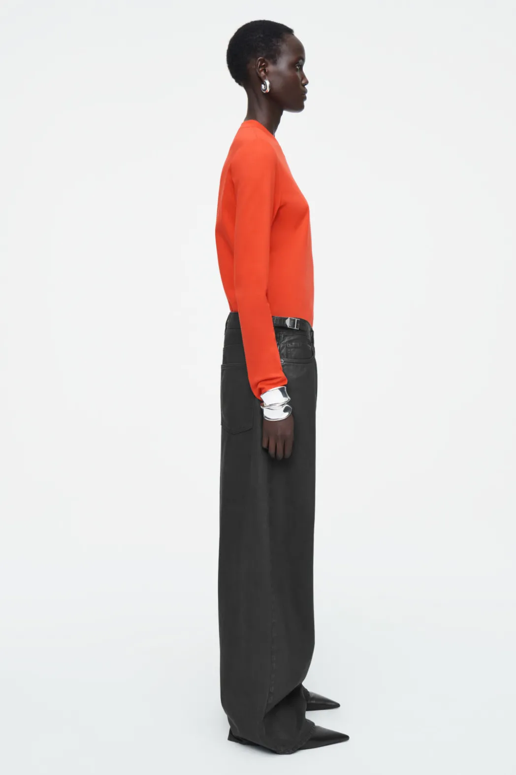 Online COS CLEAN CUT REGULAR LONG-SLEEVED T-SHIRT BRIGHT RED