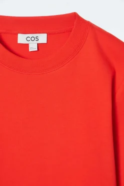 Online COS CLEAN CUT REGULAR LONG-SLEEVED T-SHIRT BRIGHT RED
