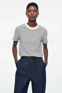 Discount COS CLEAN CUT REGULAR T-SHIRT off-white / black