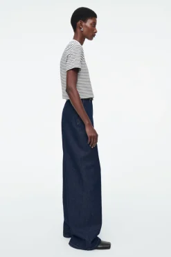 Discount COS CLEAN CUT REGULAR T-SHIRT off-white / black
