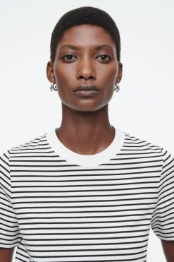 Discount COS CLEAN CUT REGULAR T-SHIRT off-white / black