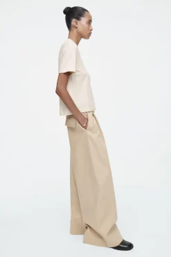 COS CLEAN CUT REGULAR T-SHIRT LIGHT BEIGE