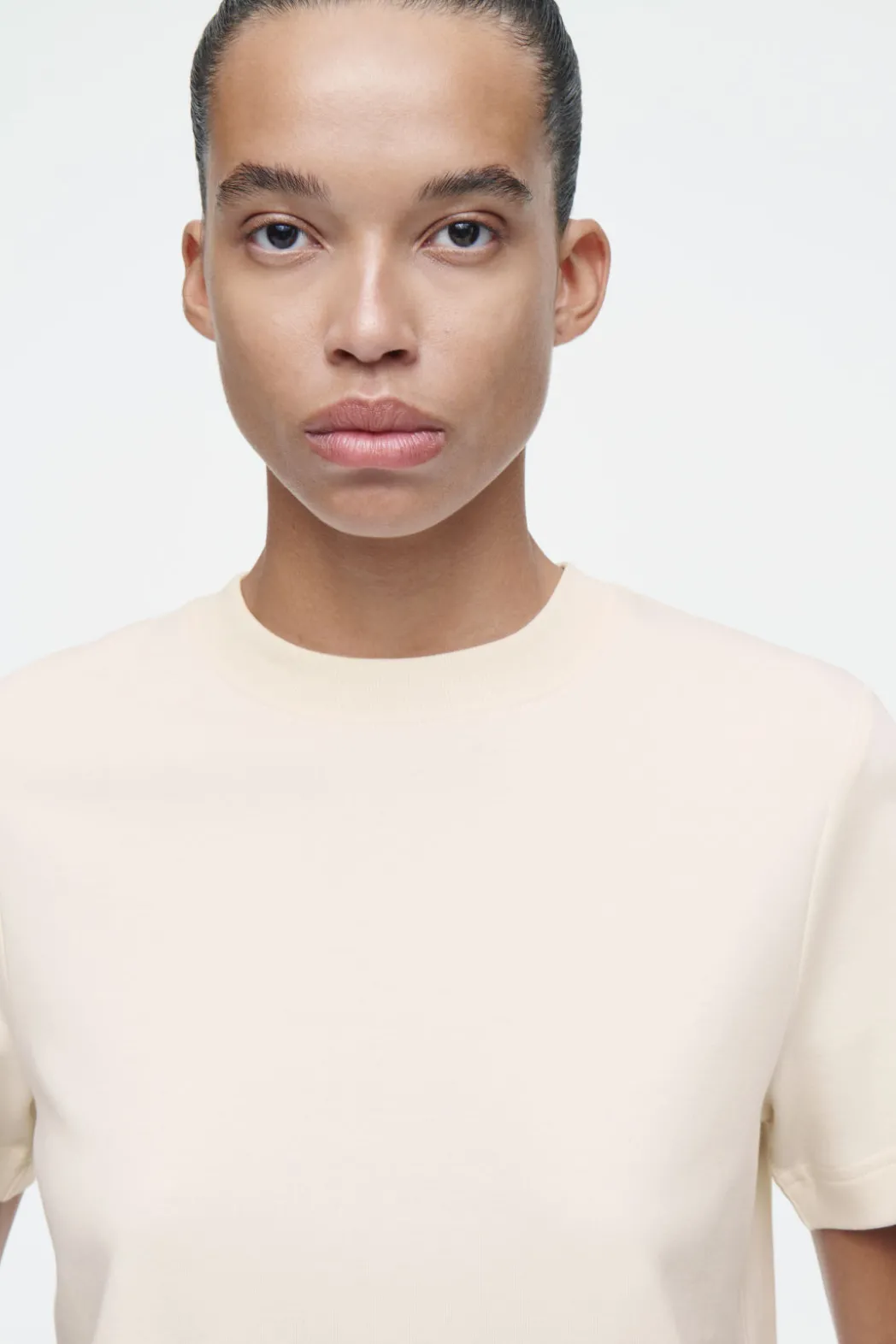 COS CLEAN CUT REGULAR T-SHIRT LIGHT BEIGE