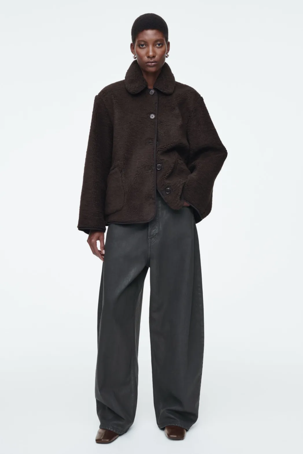 Discount COS COLLARED FAUX SHEARLING JACKET DARK BROWN