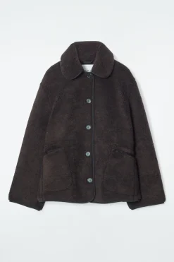 Discount COS COLLARED FAUX SHEARLING JACKET DARK BROWN