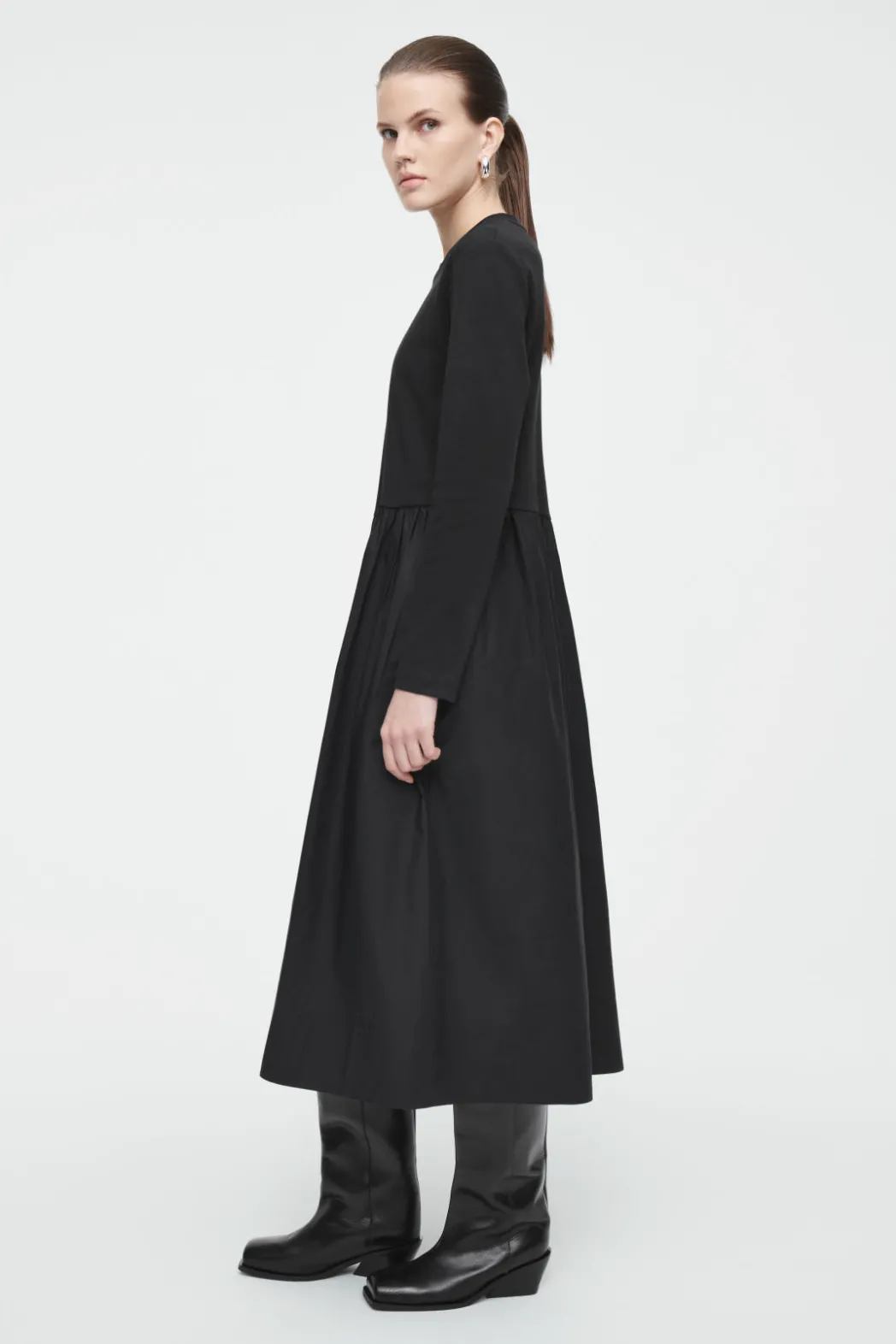 Sale COS CONTRAST-PANEL LONG-SLEEVED MIDI DRESS BLACK