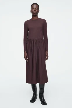 New COS CONTRAST-PANEL LONG-SLEEVED MIDI DRESS BURGUNDY
