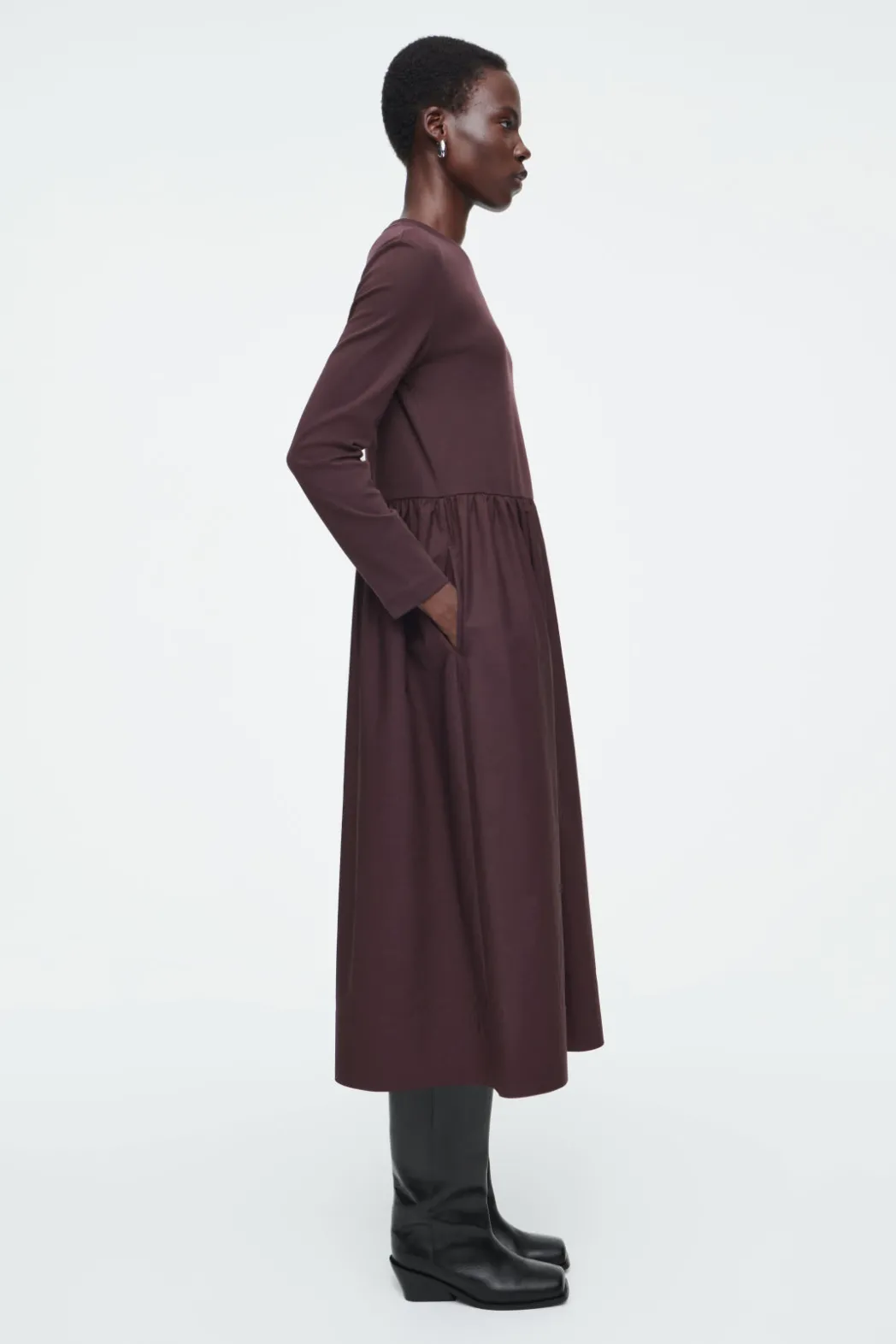 New COS CONTRAST-PANEL LONG-SLEEVED MIDI DRESS BURGUNDY