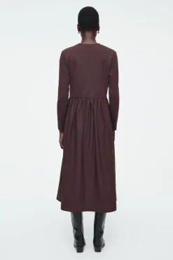 New COS CONTRAST-PANEL LONG-SLEEVED MIDI DRESS BURGUNDY