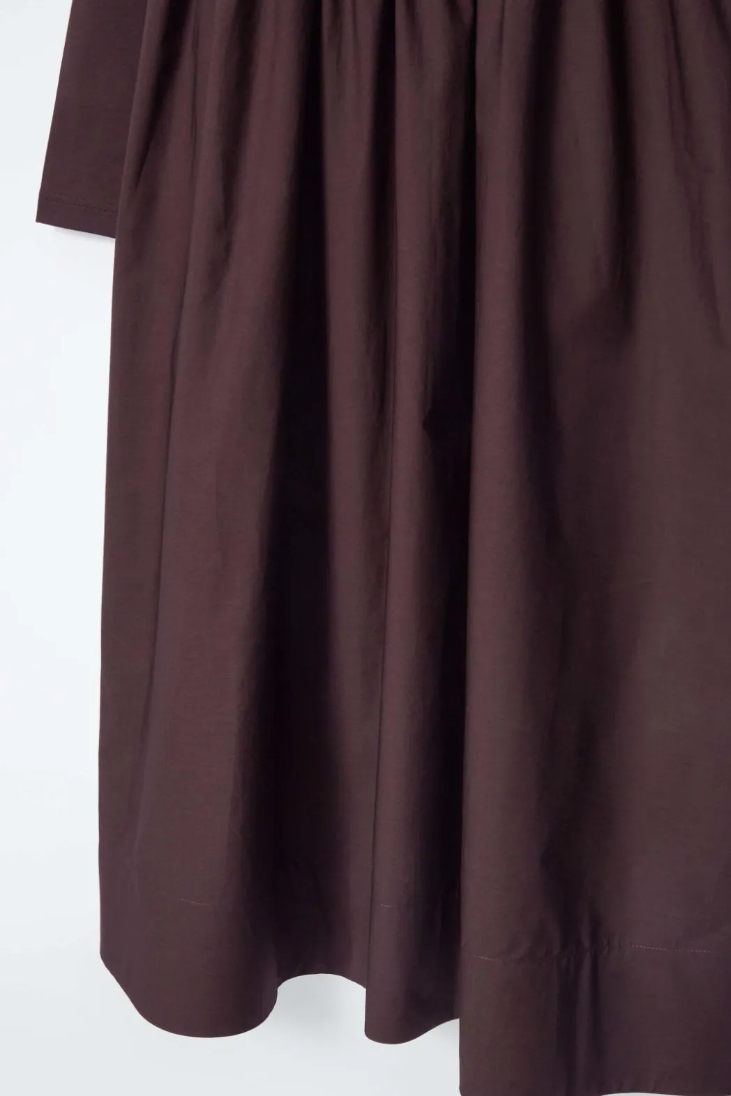 New COS CONTRAST-PANEL LONG-SLEEVED MIDI DRESS BURGUNDY
