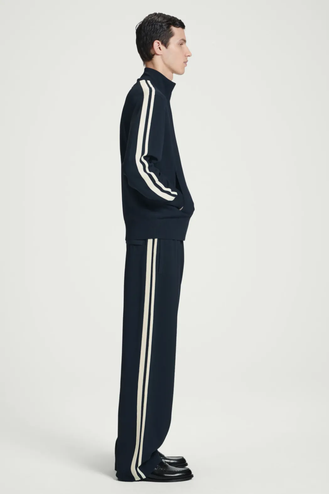 Outlet COS CONTRAST-STRIPE KNITTED JOGGERS NAVY / IVORY