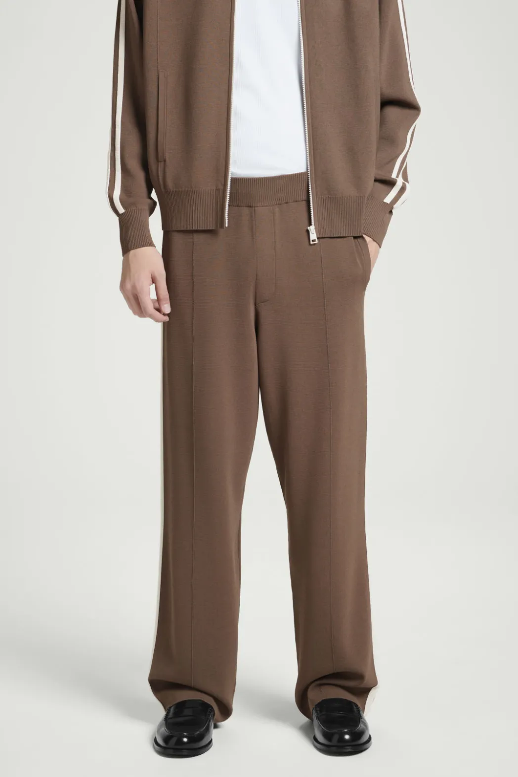 Outlet COS CONTRAST-STRIPE KNITTED JOGGERS BROWN / IVORY