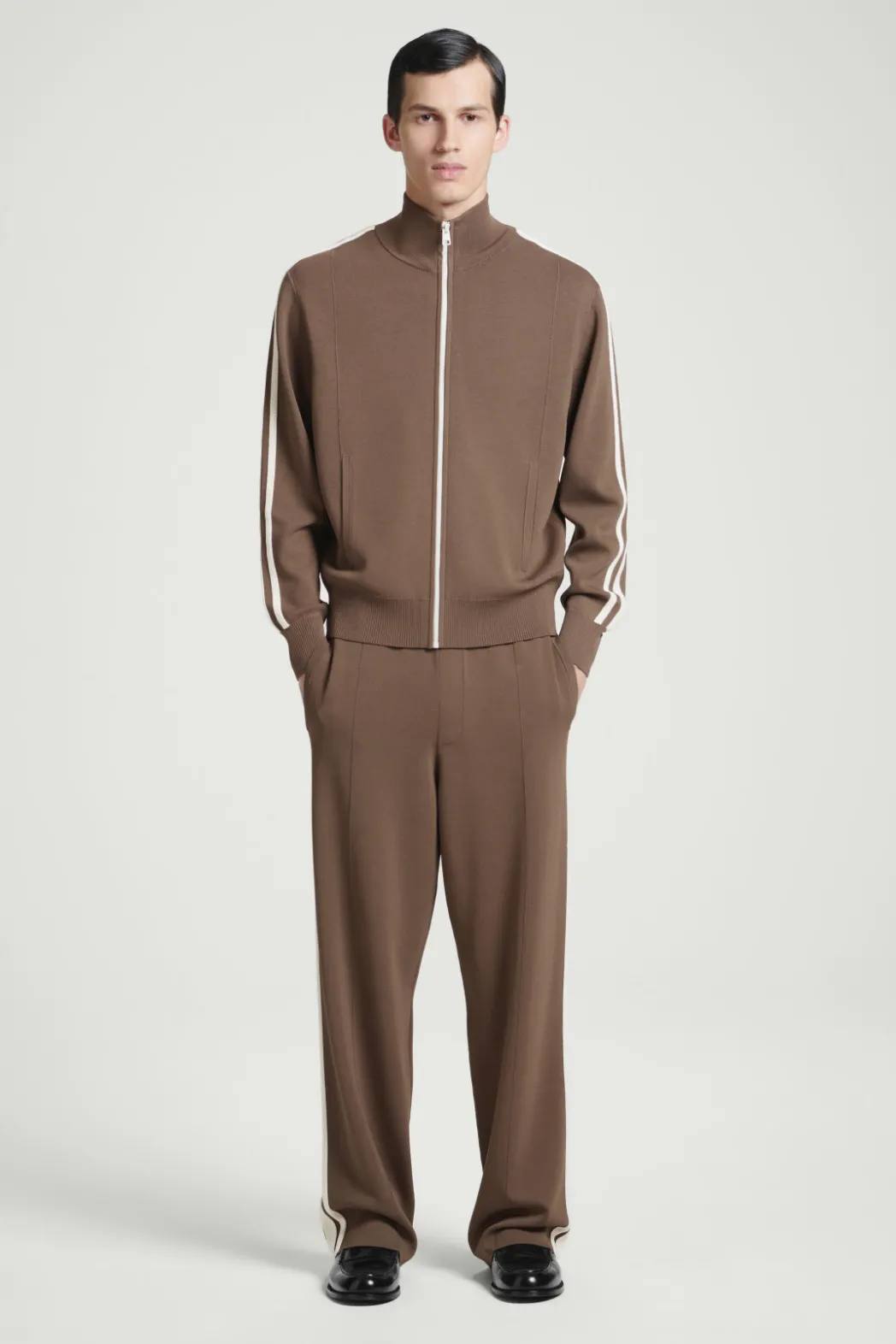 Outlet COS CONTRAST-STRIPE KNITTED JOGGERS BROWN / IVORY