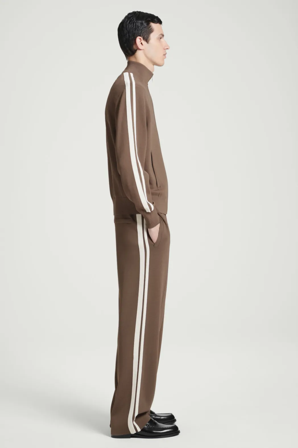 Outlet COS CONTRAST-STRIPE KNITTED JOGGERS BROWN / IVORY