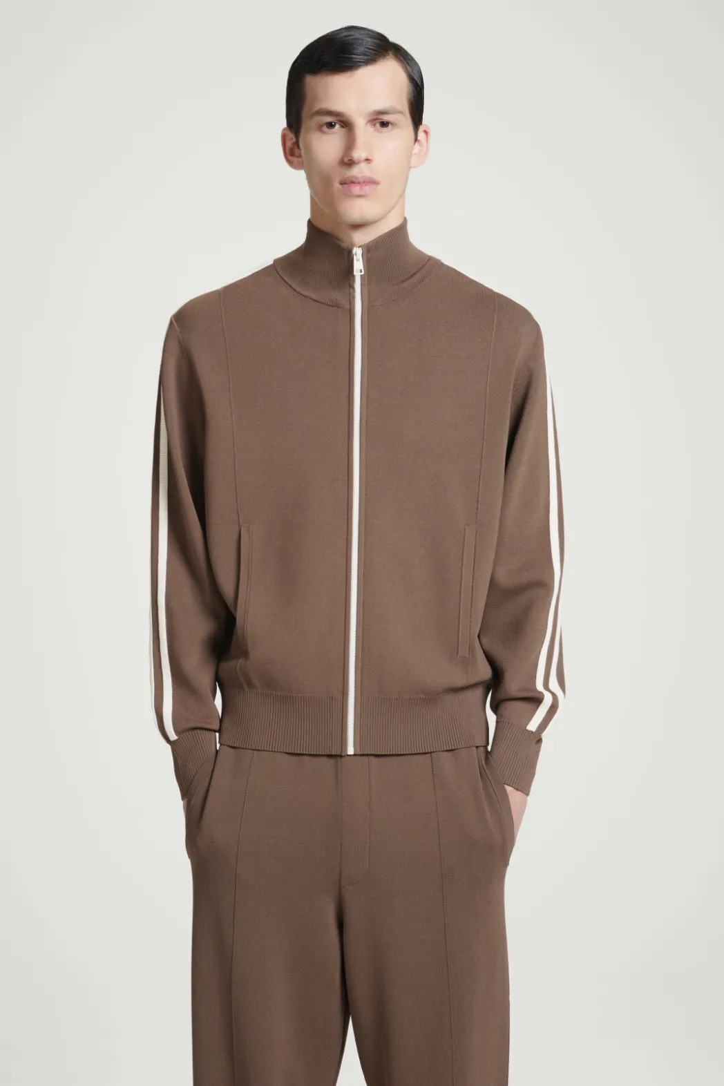 Discount COS CONTRAST-STRIPE KNITTED TRACK JACKET BROWN / IVORY