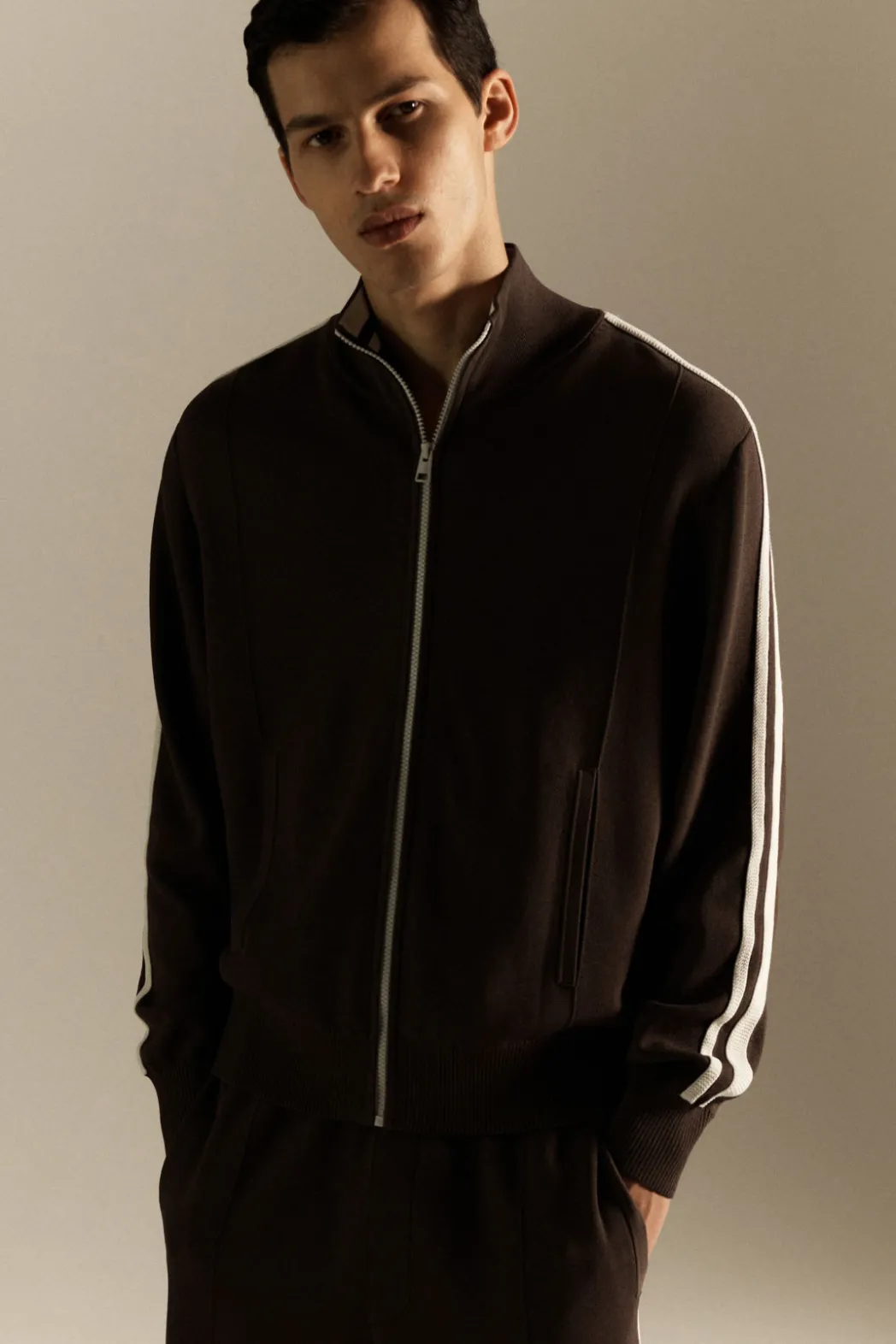 Discount COS CONTRAST-STRIPE KNITTED TRACK JACKET BROWN / IVORY