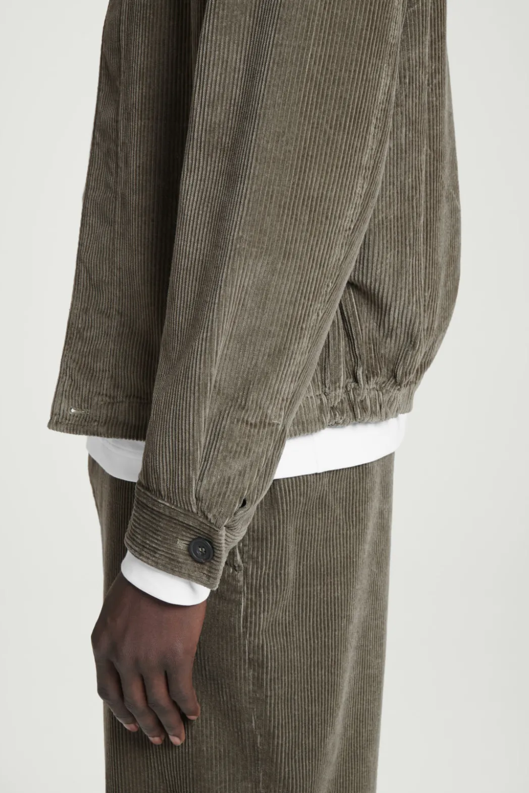 Outlet COS CORDUROY OVERSHIRT DARK KHAKI