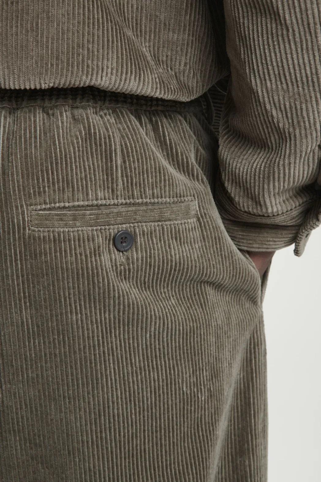 New COS CORDUROY WIDE-LEG PANTS DARK KHAKI