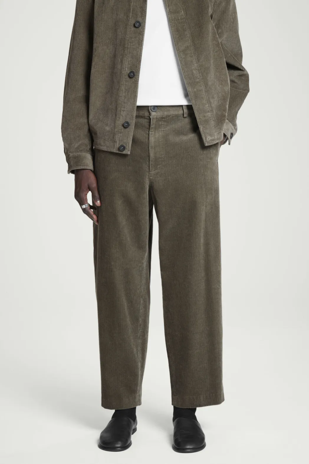 New COS CORDUROY WIDE-LEG PANTS DARK KHAKI