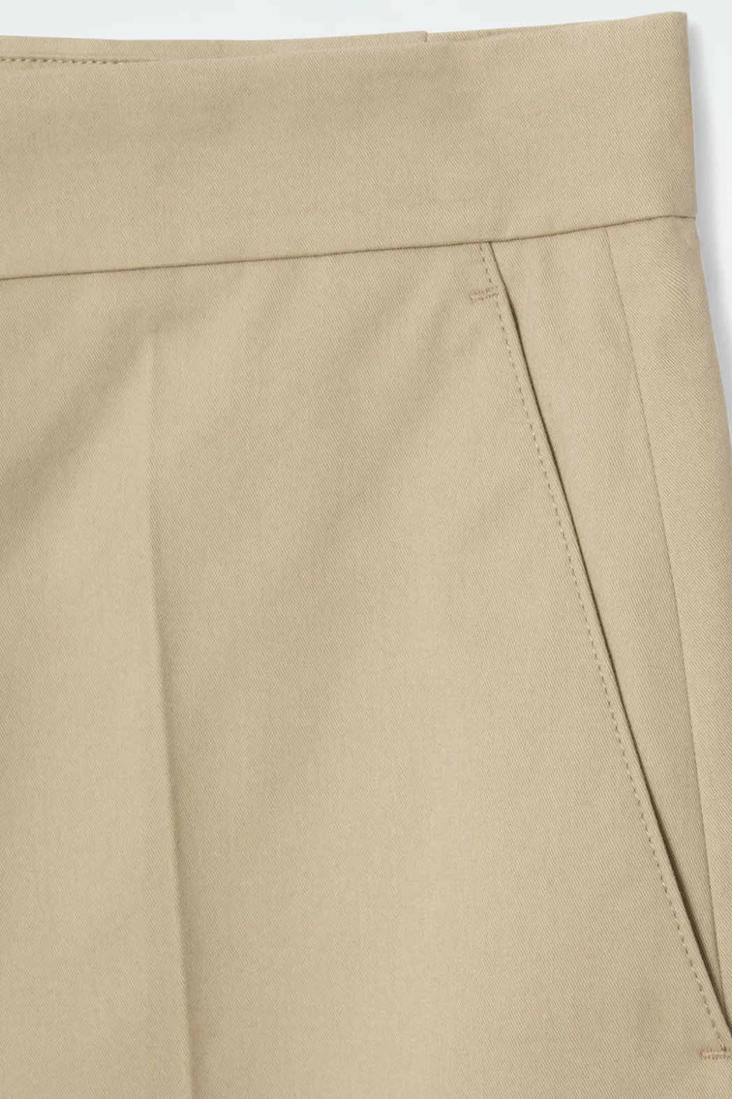 Online COS COTTON-TWILL CHINOS BEIGE