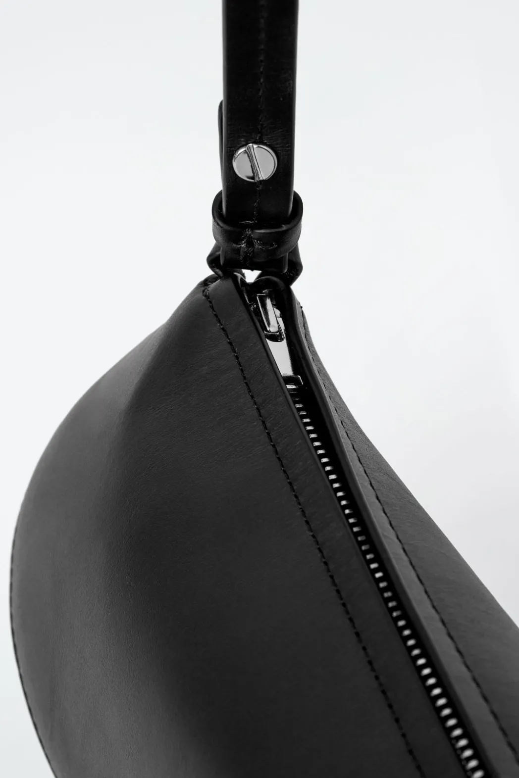 Best COS COVE CLUTCH - LEATHER BLACK