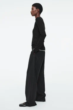 Outlet COS CREW-NECK MERINO WOOL TOP BLACK
