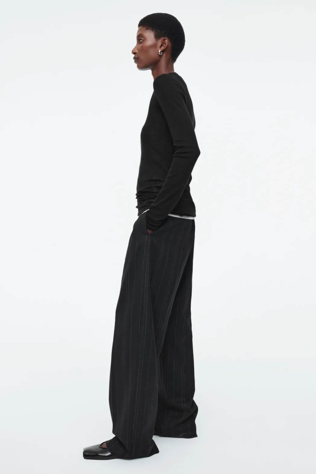 Outlet COS CREW-NECK MERINO WOOL TOP BLACK