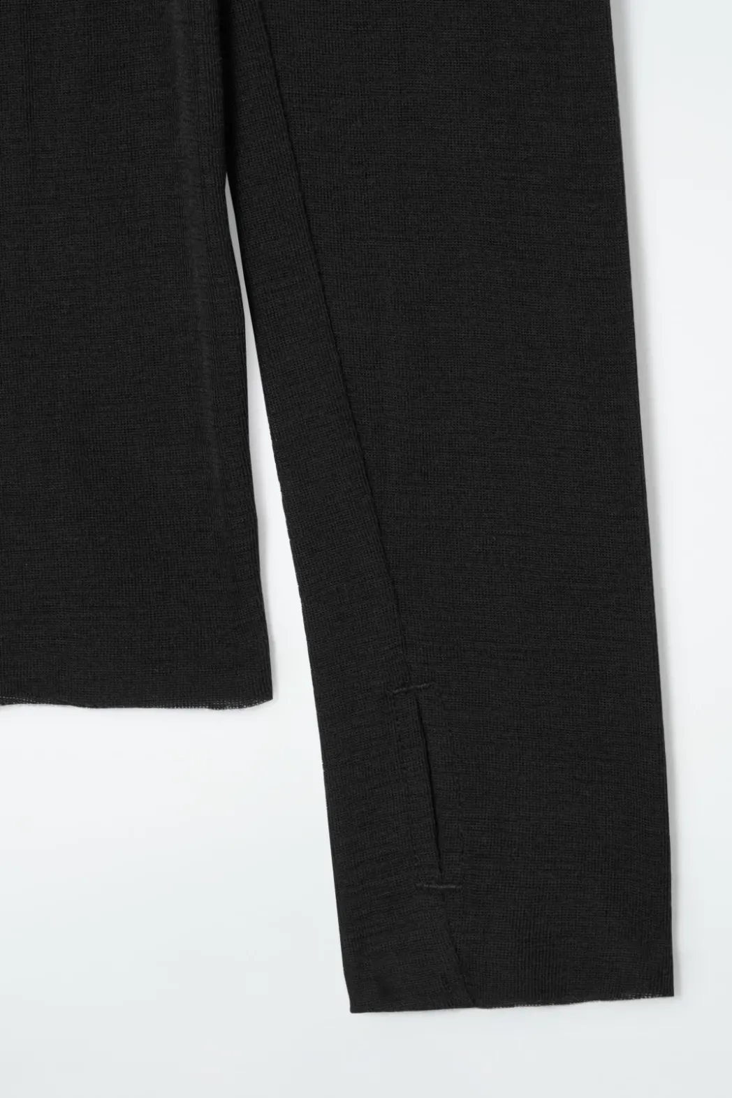 Outlet COS CREW-NECK MERINO WOOL TOP BLACK