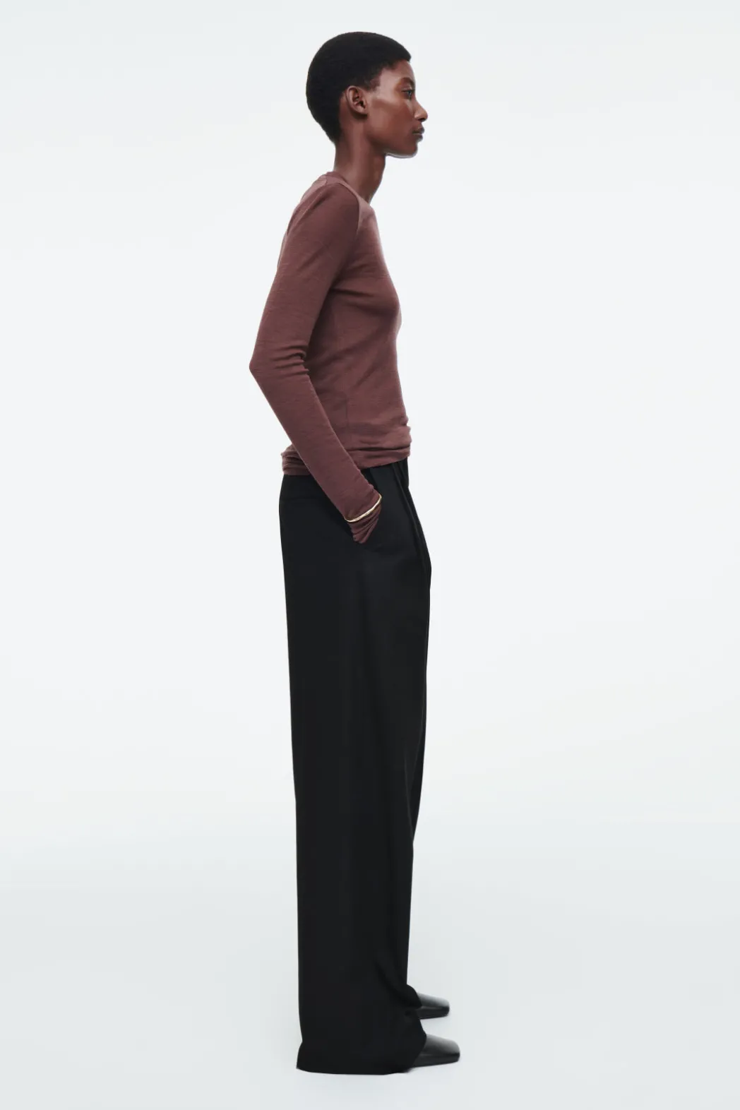 Sale COS CREW-NECK MERINO WOOL TOP BROWN