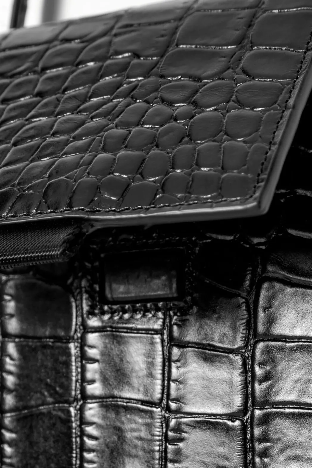 Sale COS CROC-EFFECT LEATHER PHONE POUCH BLACK
