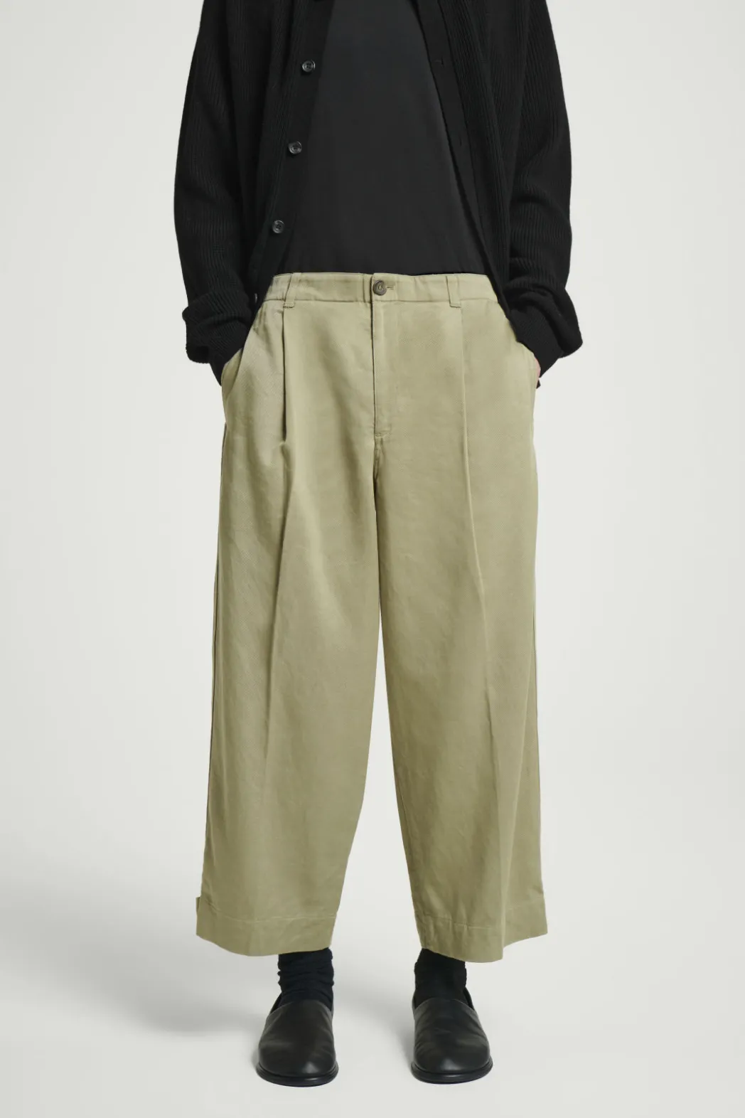 Online COS CROPPED BARREL-LEG PANTS KHAKI