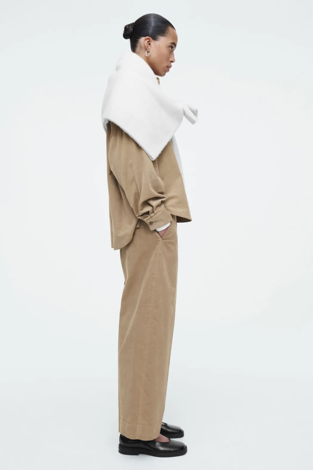 Best COS CROPPED CORDUROY PANTS BEIGE