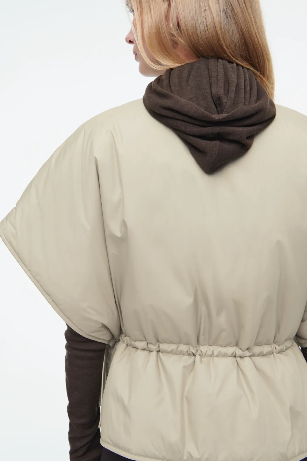COS CROPPED PADDED HYBRID VEST BEIGE