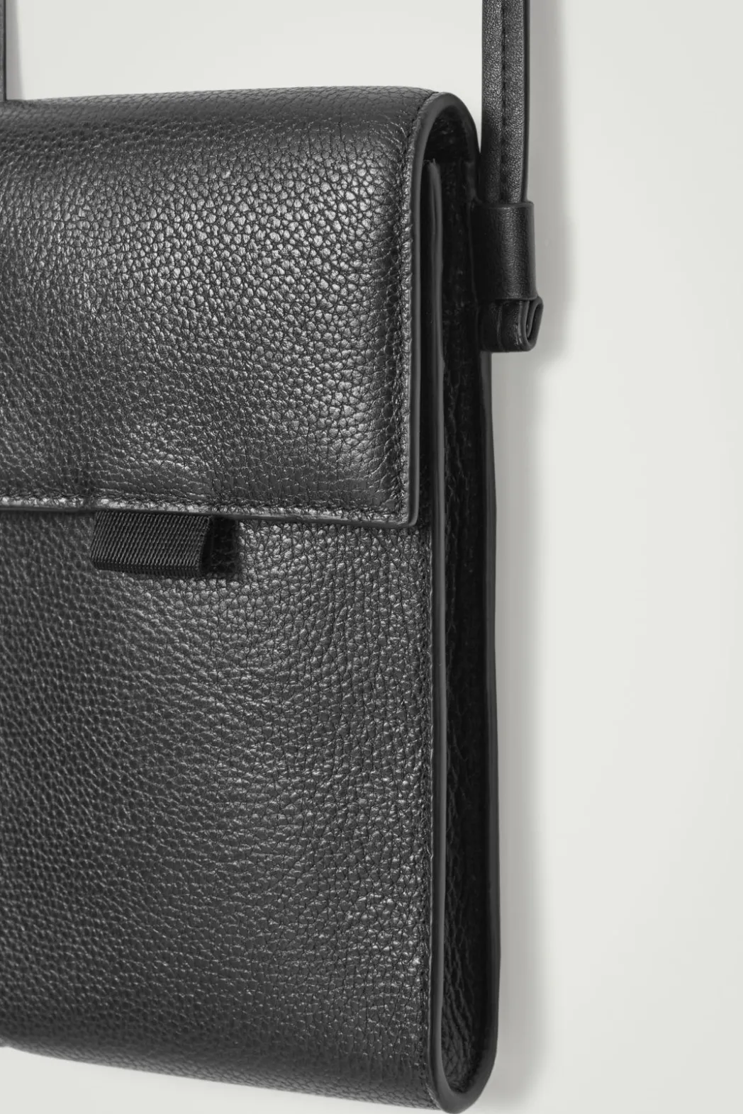 Sale COS CROSSBODY PHONE POUCH - LEATHER BLACK