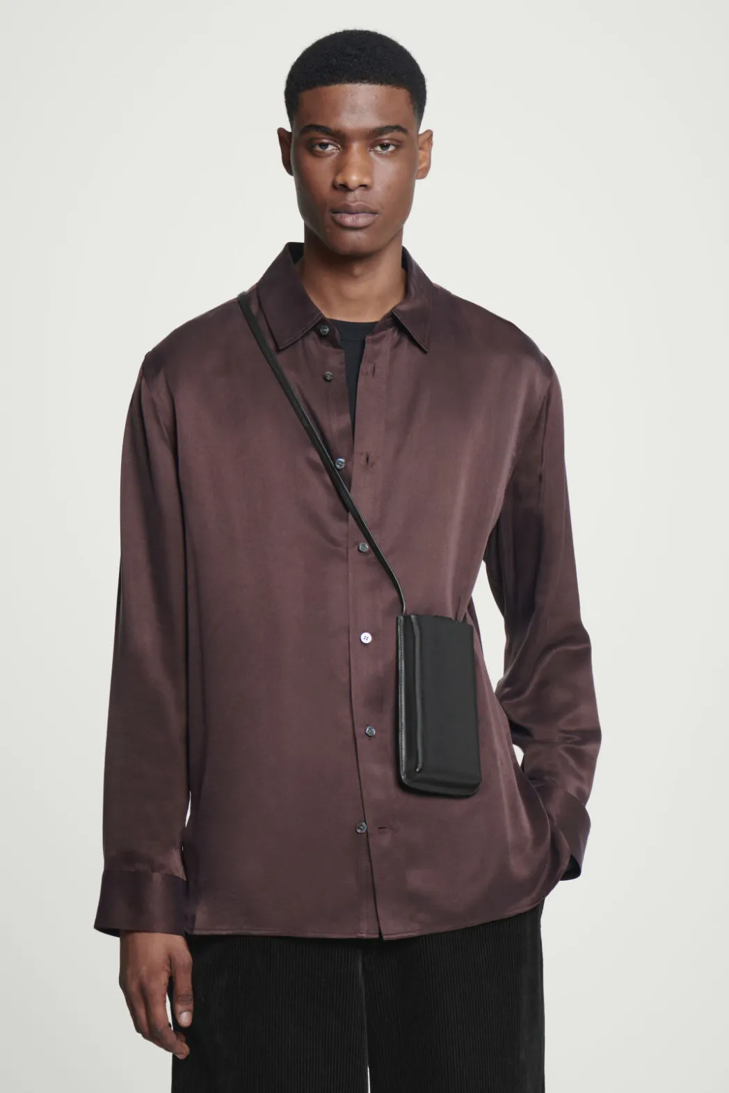 Online COS CROSSBODY PHONE POUCH - LEATHER BLACK