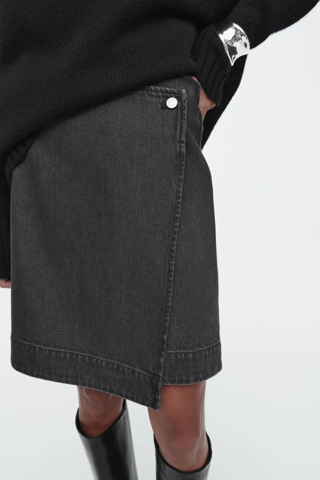 Online COS DENIM MINI WRAP SKIRT WASHED BLACK