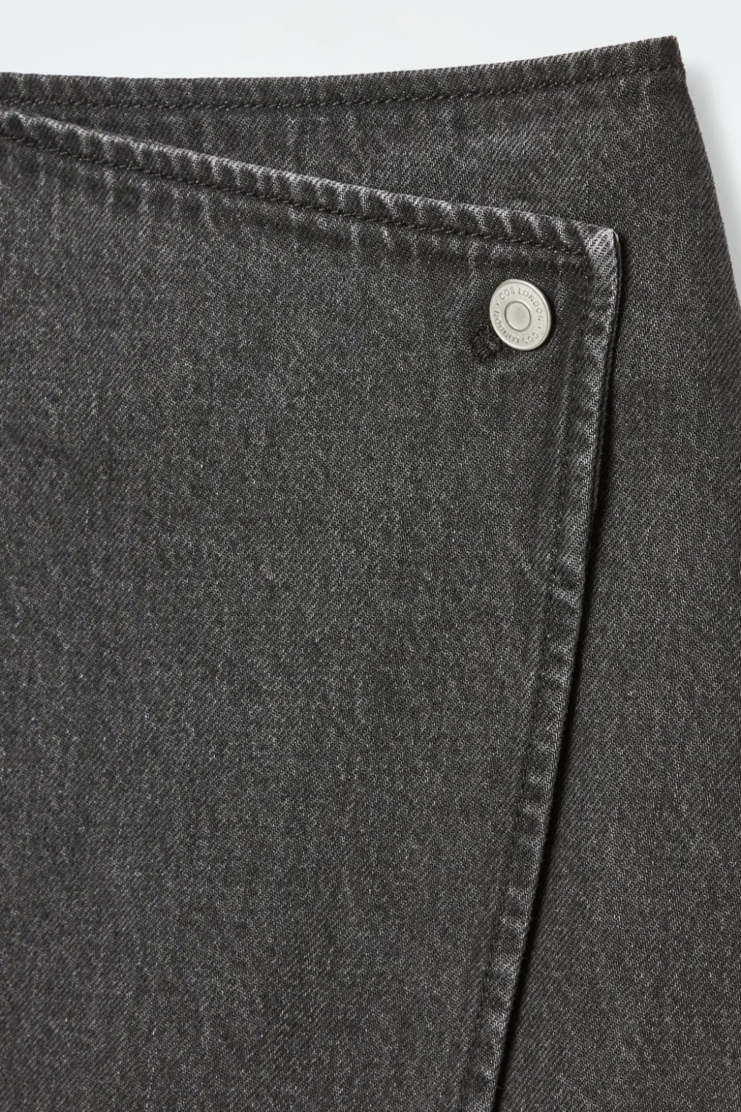 Online COS DENIM MINI WRAP SKIRT WASHED BLACK