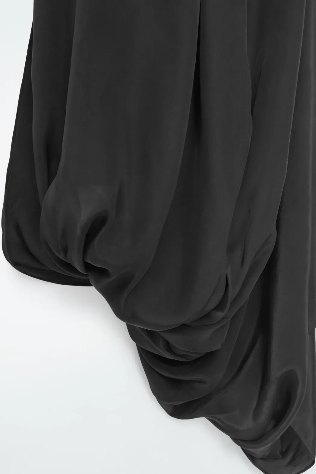 Clearance COS DRAPED BALLOON MIDI DRESS BLACK