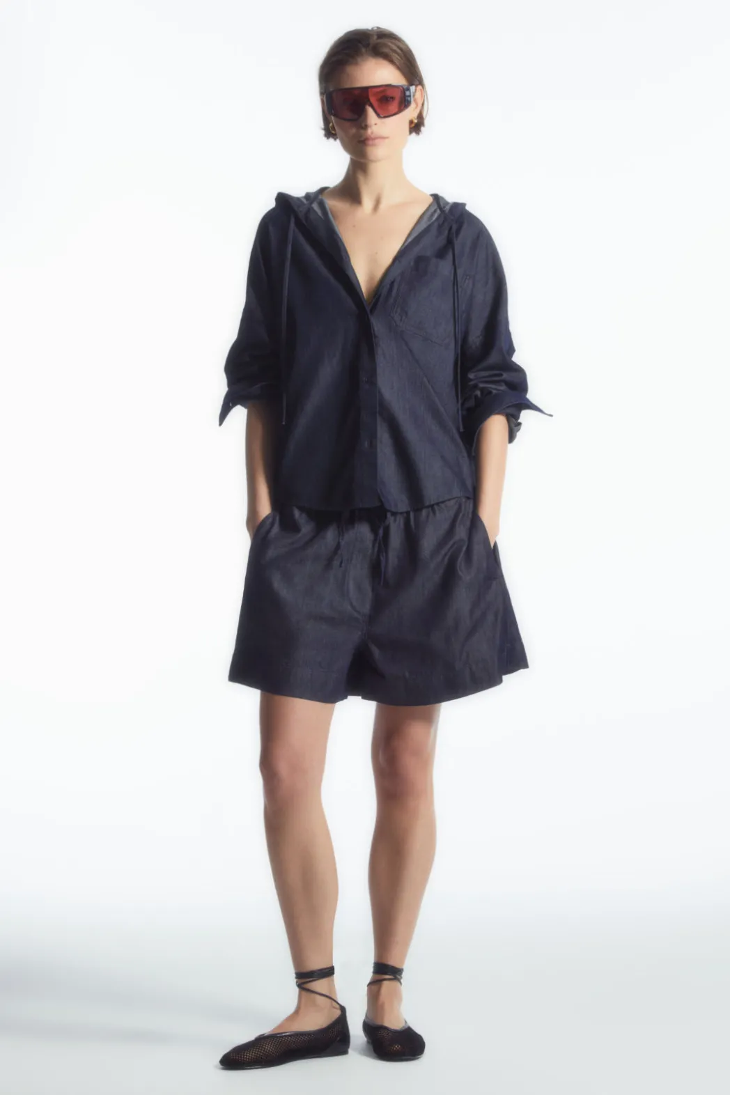 Discount COS DRAWSTRING DENIM SHORTS INDIGO