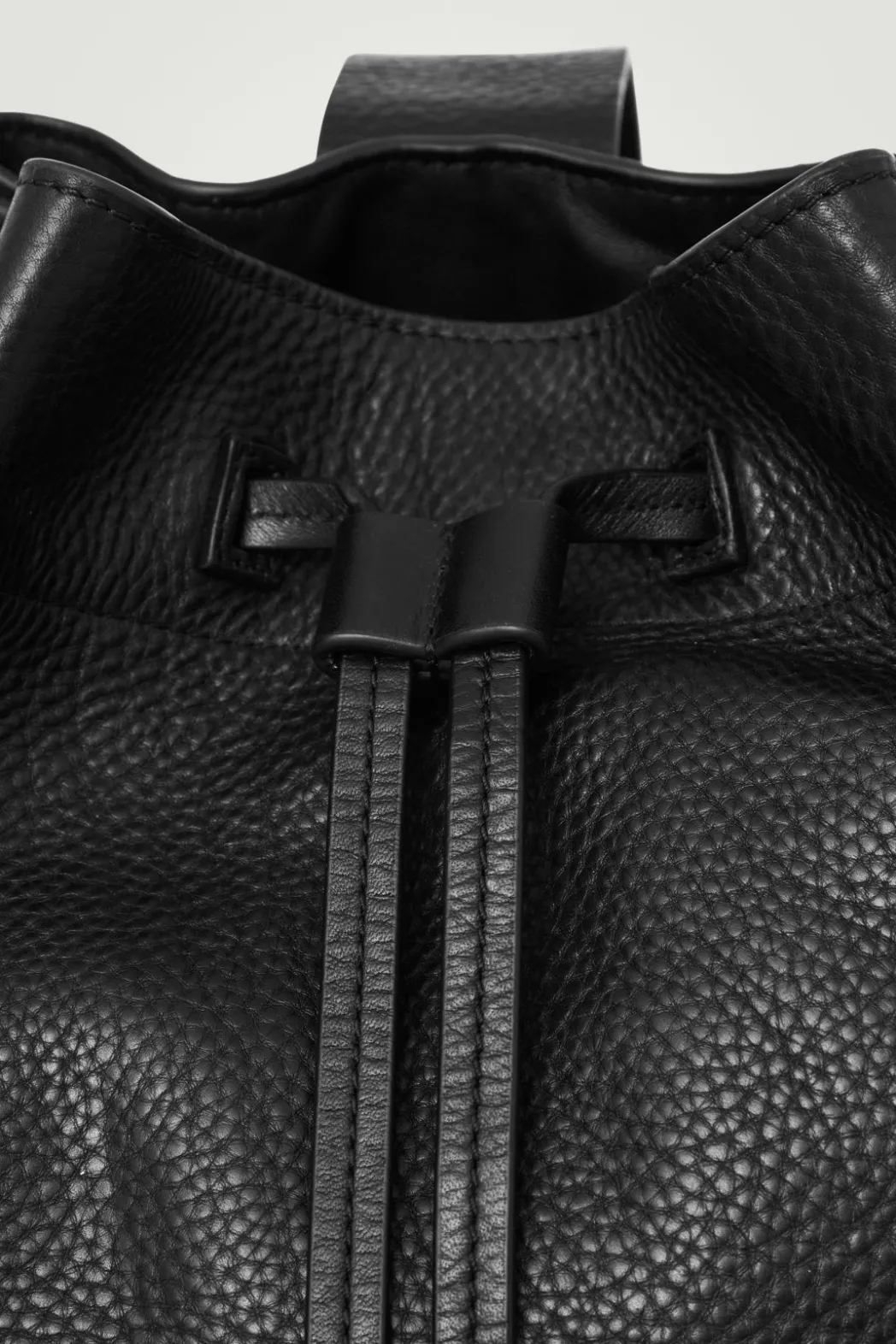 Hot COS DRAWSTRING DUFFLE BAG - LEATHER BLACK