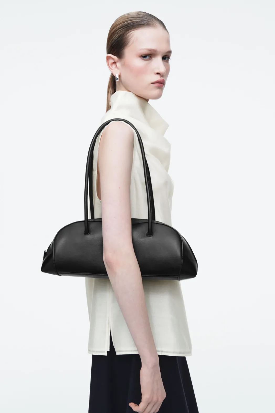 Outlet COS EASTSIDE BOWLING BAG - LEATHER BLACK