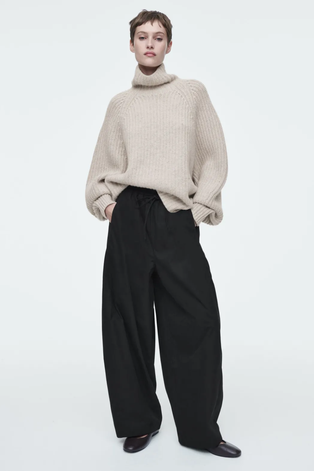 New COS ELASTICATED BARREL-LEG PANTS BLACK