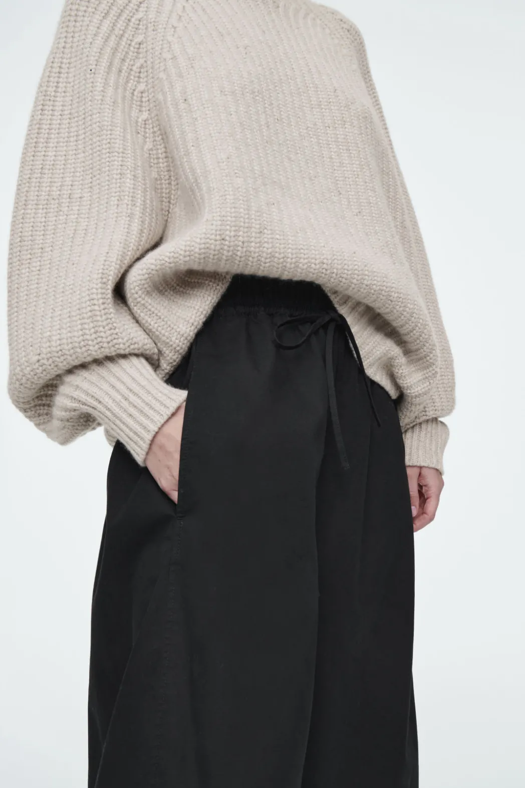 New COS ELASTICATED BARREL-LEG PANTS BLACK