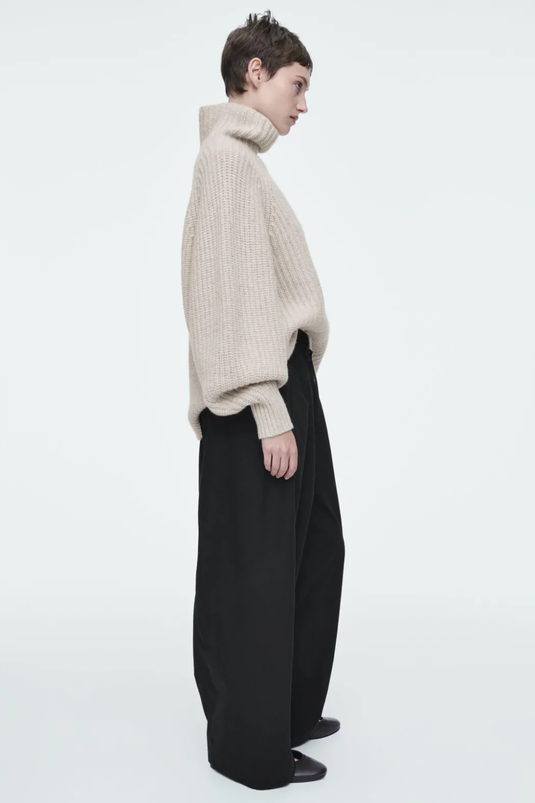 New COS ELASTICATED BARREL-LEG PANTS BLACK