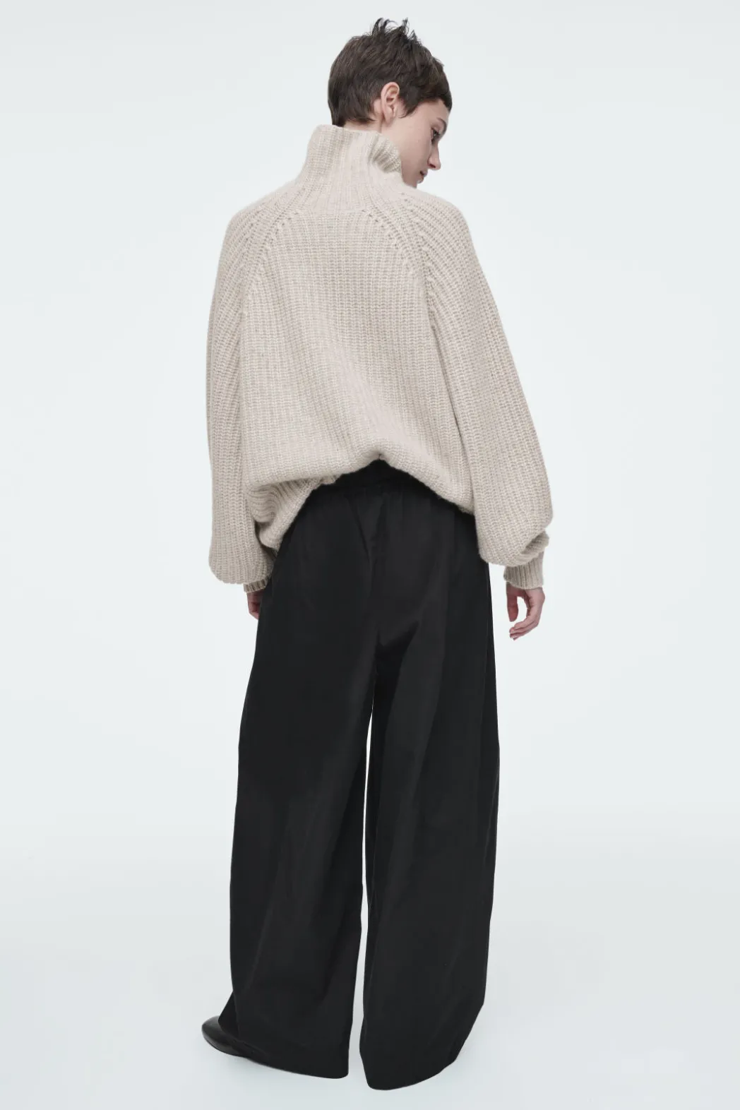 New COS ELASTICATED BARREL-LEG PANTS BLACK