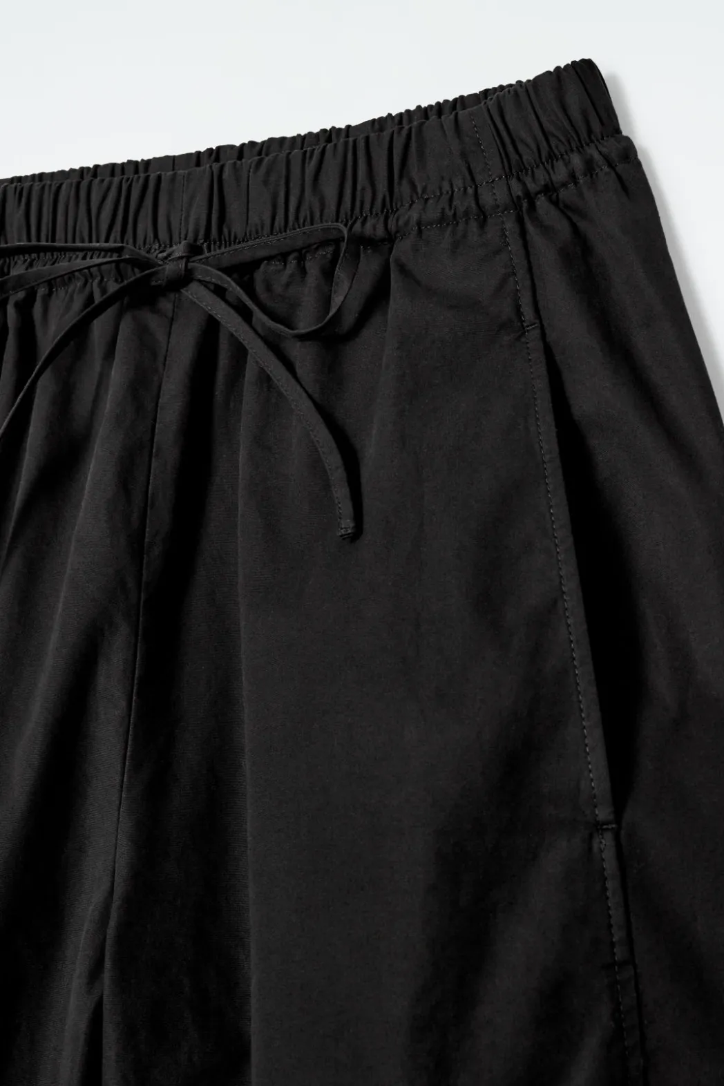 New COS ELASTICATED BARREL-LEG PANTS BLACK