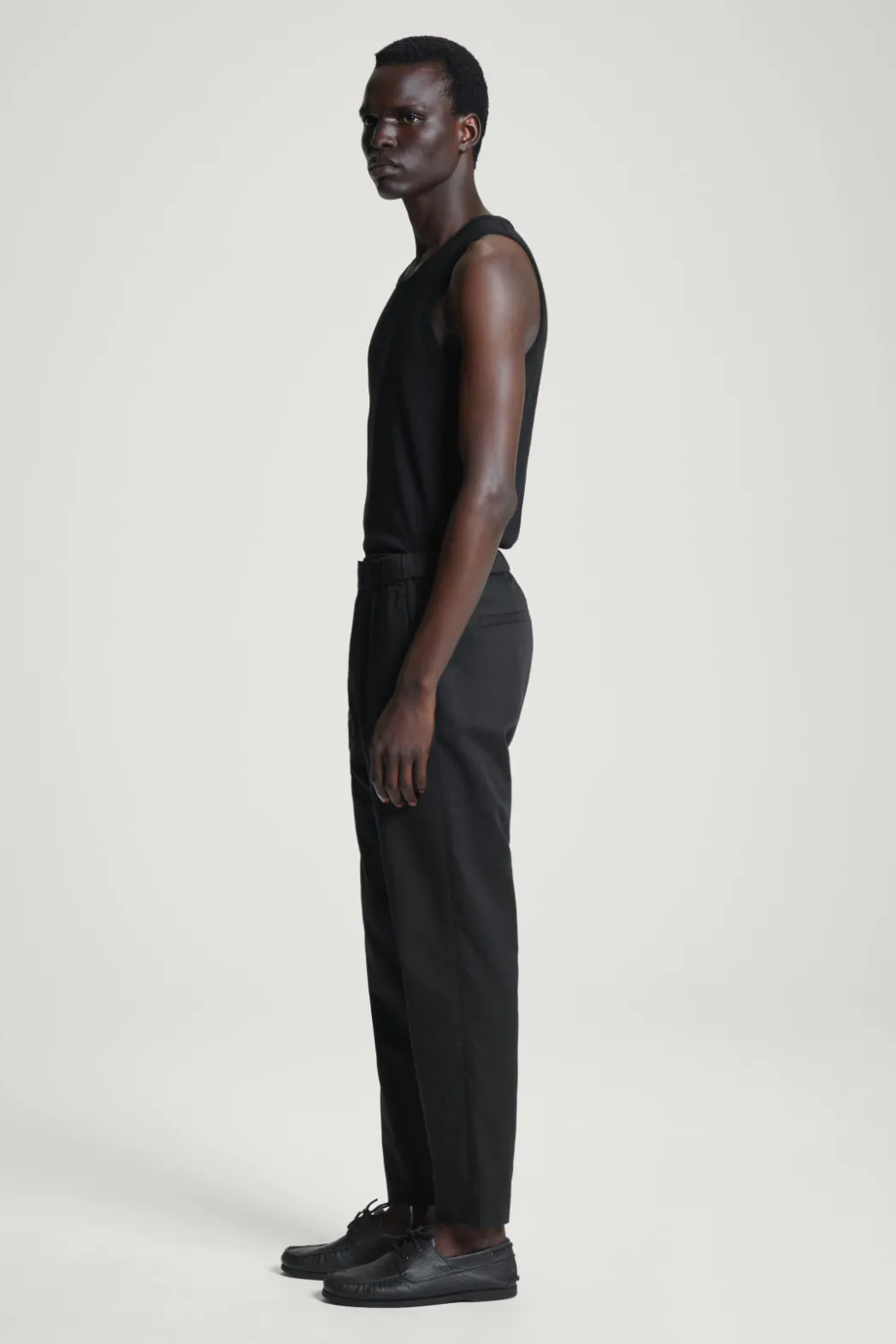 Discount COS ELASTICATED TAPERED TWILL PANTS BLACK