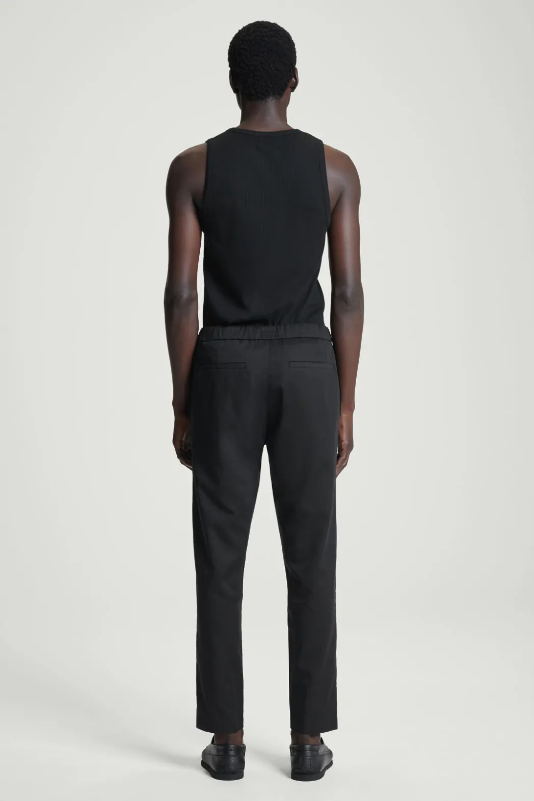 Discount COS ELASTICATED TAPERED TWILL PANTS BLACK