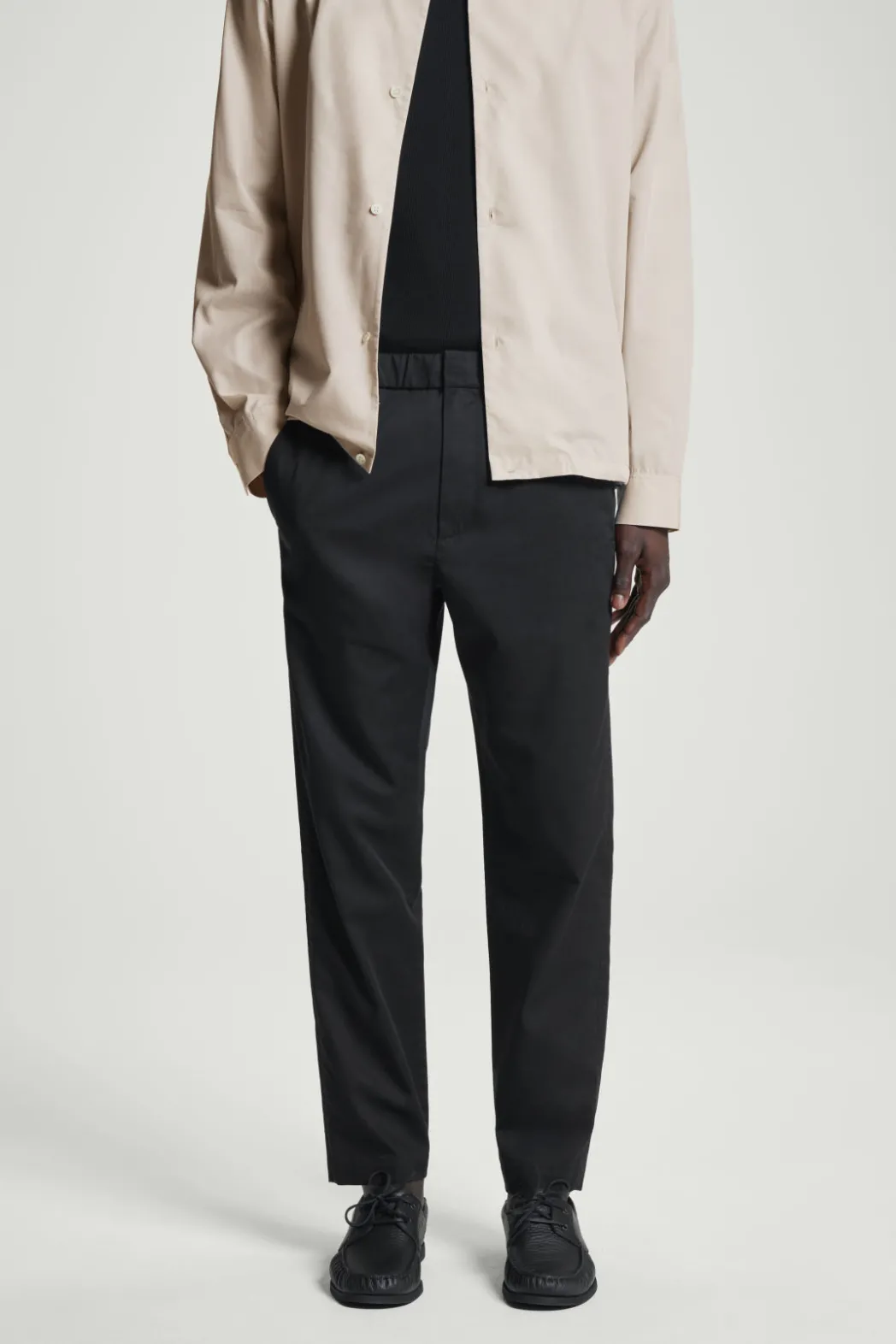 Discount COS ELASTICATED TAPERED TWILL PANTS BLACK