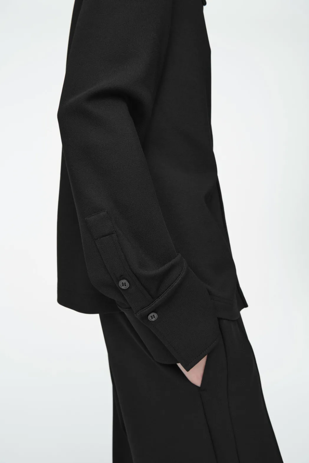 Outlet COS EXAGGERATED-COLLAR JERSEY SHIRT BLACK
